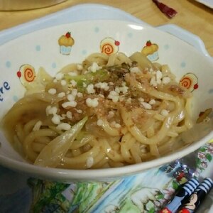 野菜と魚肉ソーセージの焼きうどん